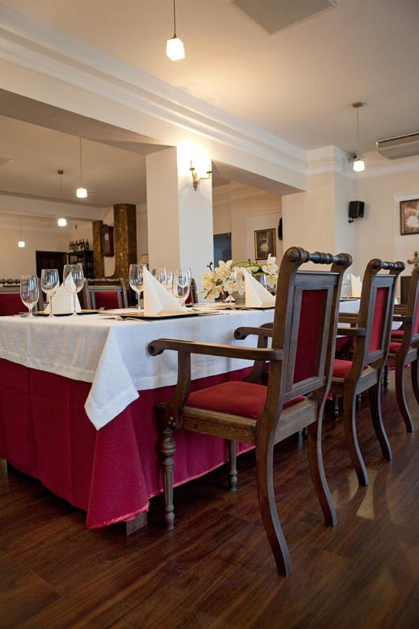 Wzgorze Toskanii Conferences & Restaurant Пжезмерово Екстериор снимка