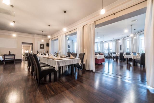 Wzgorze Toskanii Conferences & Restaurant Пжезмерово Екстериор снимка