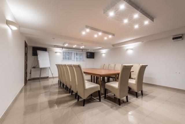 Wzgorze Toskanii Conferences & Restaurant Пжезмерово Екстериор снимка